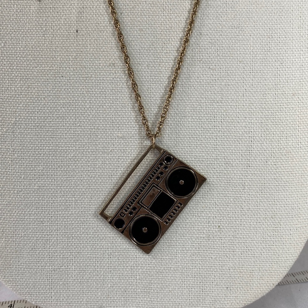 Boom box medallion on twisted rope chain